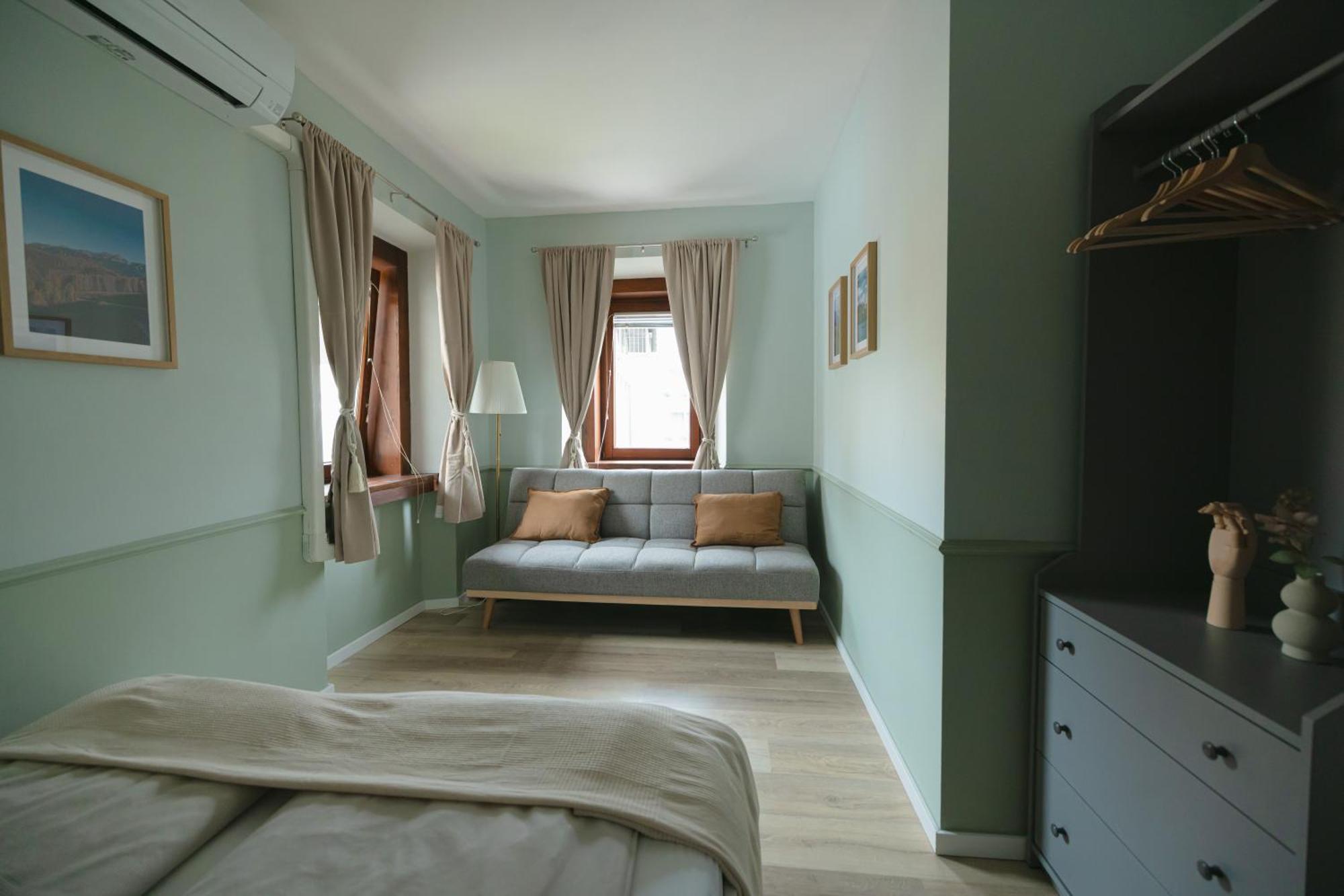 Castle Road Apartment